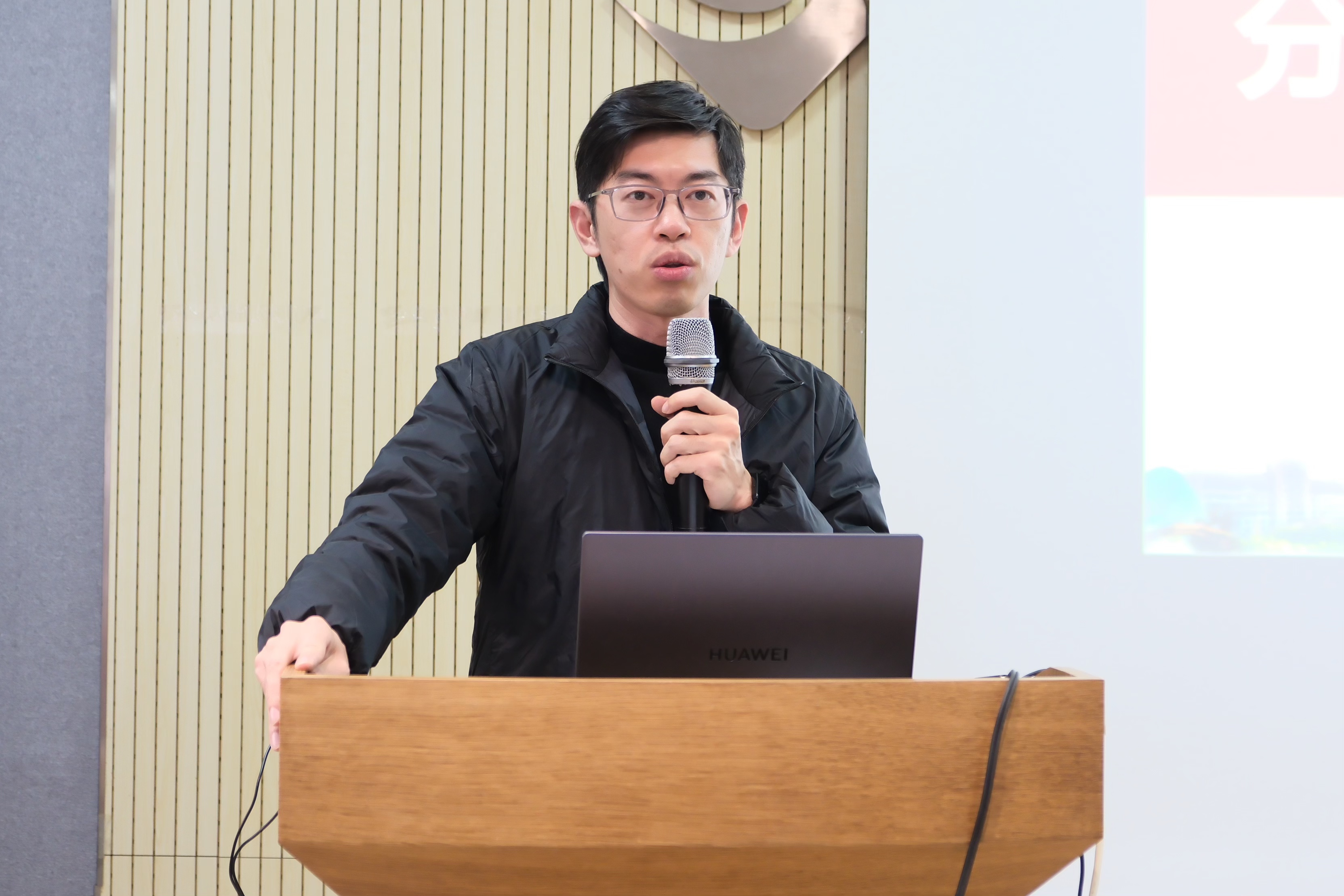 1768874448227029162.jpg 分管领导2.jpg